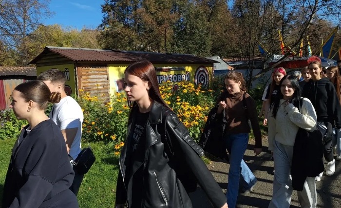 Студенты группы 2ТГ-11 вместе с преподавателем Неклесой Еленой Германовной присоединились к акции «10 000 шагов к жизни»